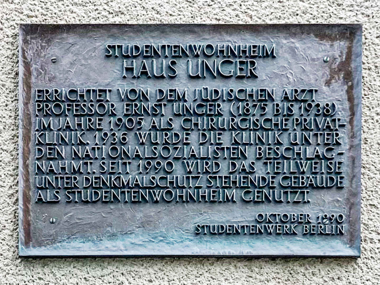Gedenktafel an der Außenfassade des Hauses in der Derfflingerstraße 21
