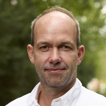 Foto: Dawin Meckel, OSTKREUZ / Ärztekammer Berlin Tim Rumler-von Rüden, Team-Chefarzt & Zentrumsleiter, Facharzt für Orthopädie und Unfallchirurgie