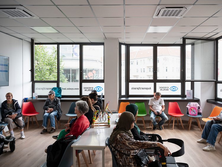 Ein Tag in der Augenarztpraxis von Dr. Philipp Schwarz in Berlin Neukölln.