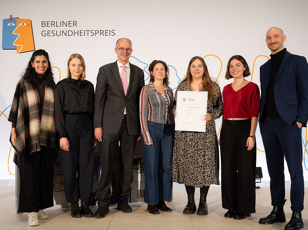 Foto: Stefan Melchior, AOK-Bundesverband Das Siegerteam des Berliner Gesundheitspreises 2025 vom Projekt Dare2Care.