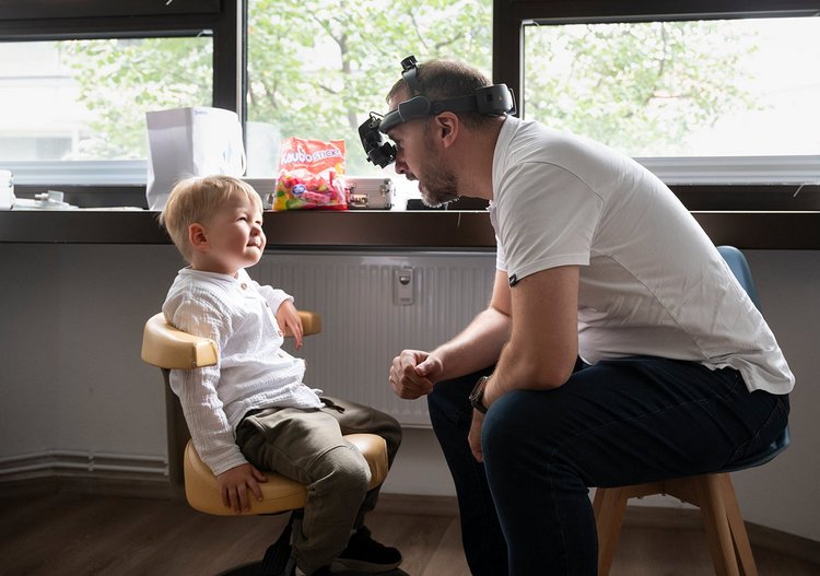 Ein Tag in der Augenarztpraxis von Dr. med. Philipp Schwarz in Berlin-Neukölln