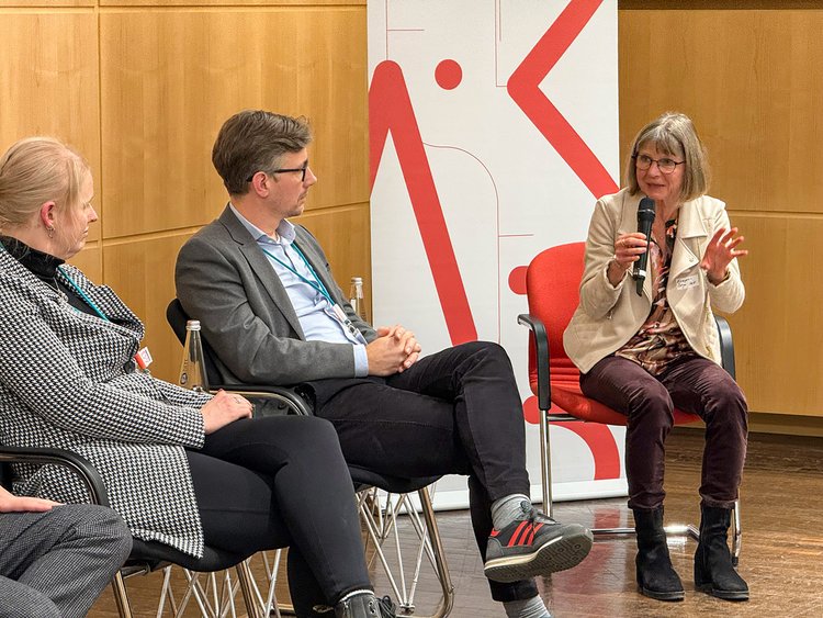 Diskussionsrunde „Zwischen Reiz und Risiko – Wie Soziale Medien Kinderseelen beeinflussen“ in der Ärztekammer Berlin.