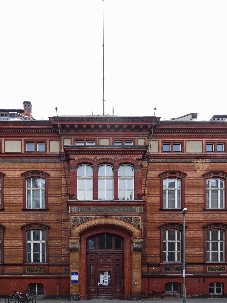 Ziegelstraße, Gebäude der ehemaligen Universitätsklinik 