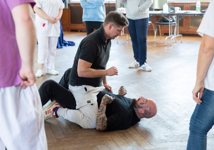 Deeskalationstraining bei den DRK Kliniken Berlin