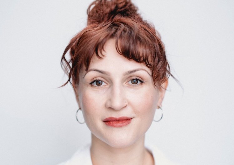 Nadja Geuther im Behandlungszimmer