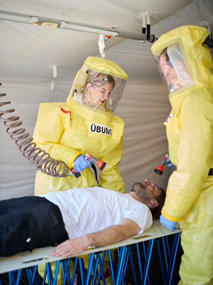 Katastrophenschutz im Krankenhaus: Übung zur Dekontamination Verletzter bei CBRN-Einsatzlagen