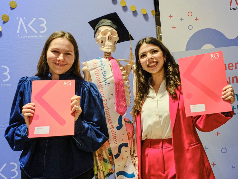 Foto: André Wagenzik / Ärztekammer Berlin Feierliche Freisprechung der MFA im Februar 2026