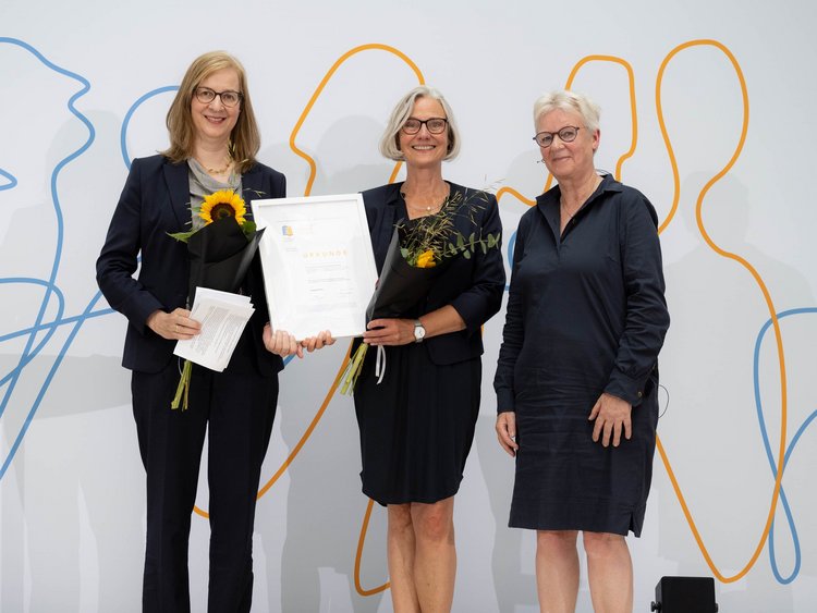 Berliner Gesundheitspreis 2023: PD Dr. med. Rieke Oelkers-Ax, Claudia Langholz, Maria Klein-Schmeink