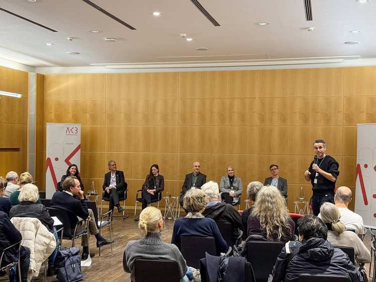 Diskussionsrunde „Zwischen Reiz und Risiko – Wie Soziale Medien Kinderseelen beeinflussen“ in der Ärztekammer Berlin.