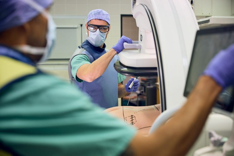 Schmerztherapie im Schmerzzentrum der Caritas-Klinik Dominikus Berlin-Reinickendorf, Juli 2025