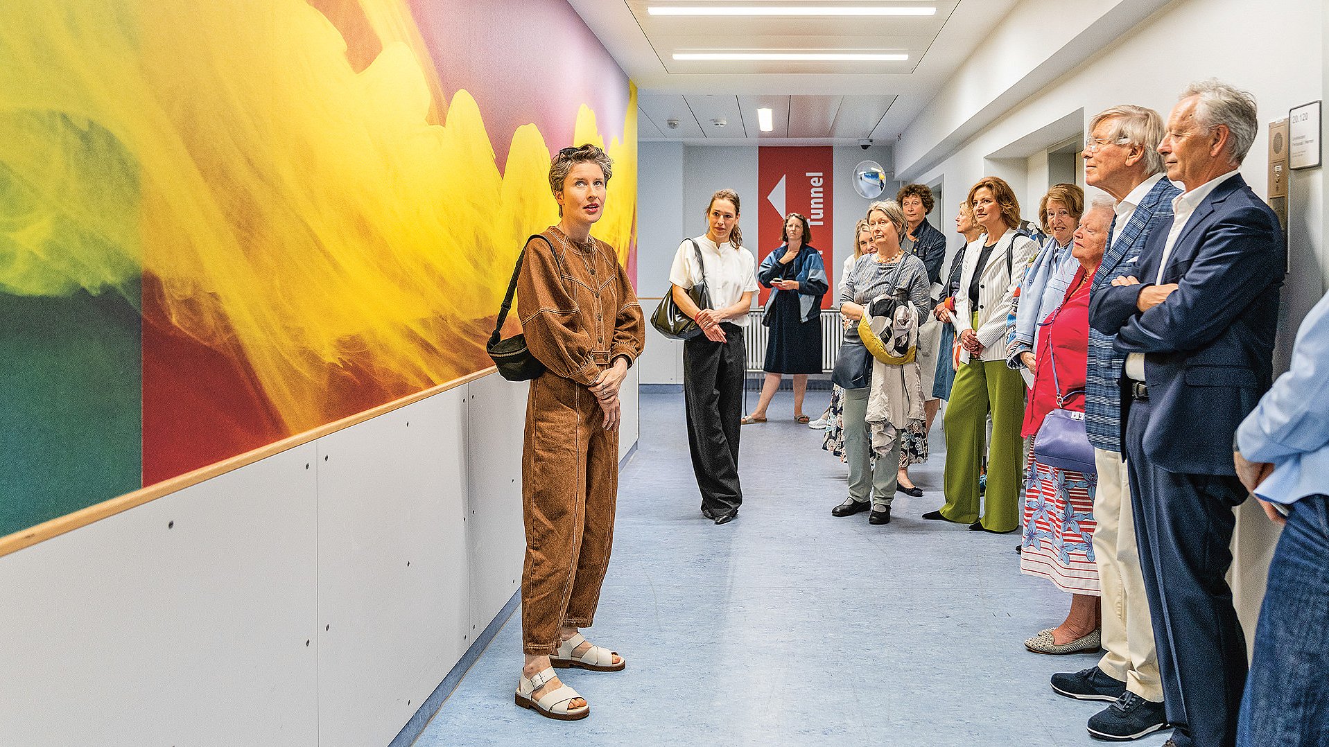 Großformatige Wandarbeit von Johanna Jaeger im MRT-Tunnel im Klinikum Westend.