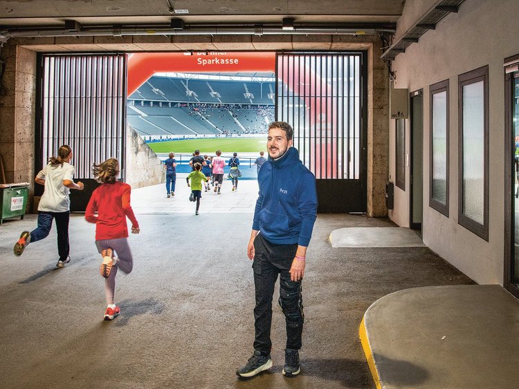 Dr. Johannes Hartung beim "Berlin läuft"-Marathon, Einlauf ins Olympiastadion Berlin