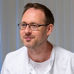 Foto: Jordis Antonia Schlösser, OSTKREUZ / Ärztekammer Berlin Dr. med. Stefan Kabisch, Studienarzt an der Klinik für Endokrinologie und Stoffwechselmedizin der Charité – Universitätsmedizin Berlin und am Deutschen Zentrum für Diabetesforschung e. V.